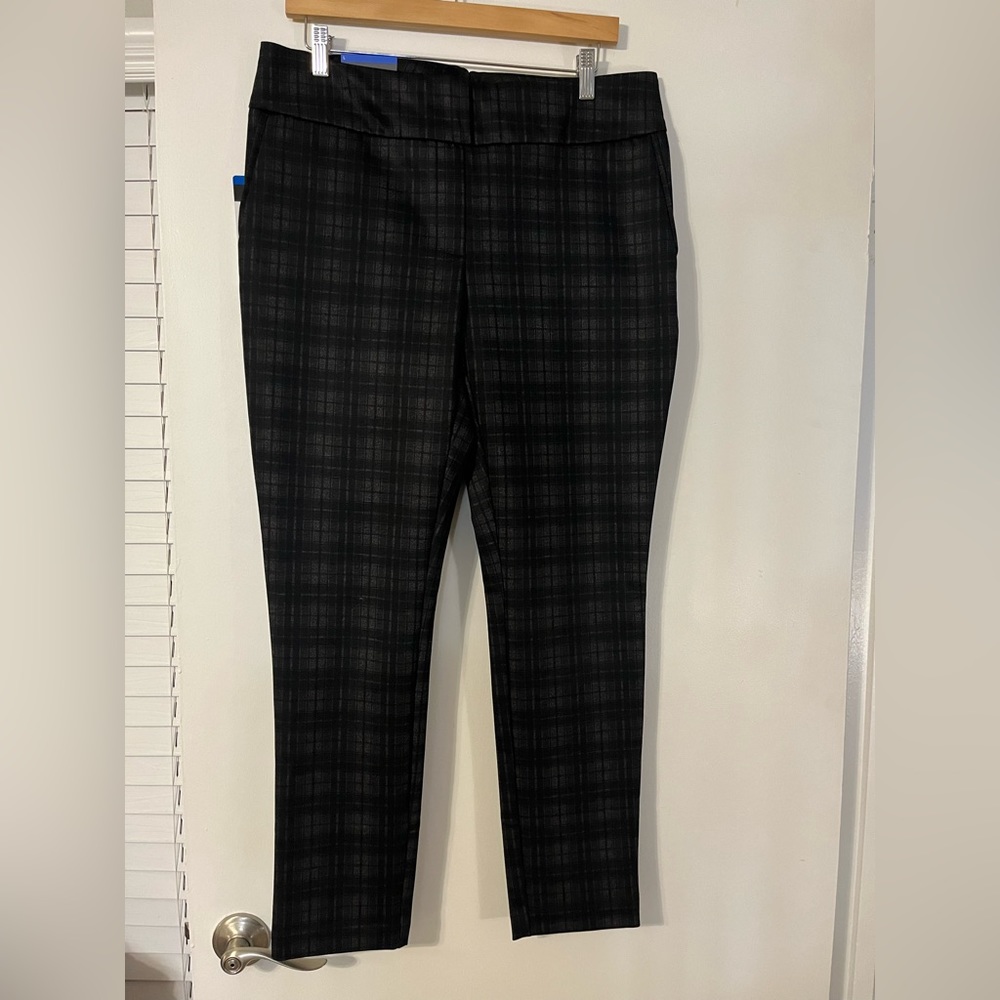 Black & Grey Plaid Pixie Pants. Size Large. NWT.